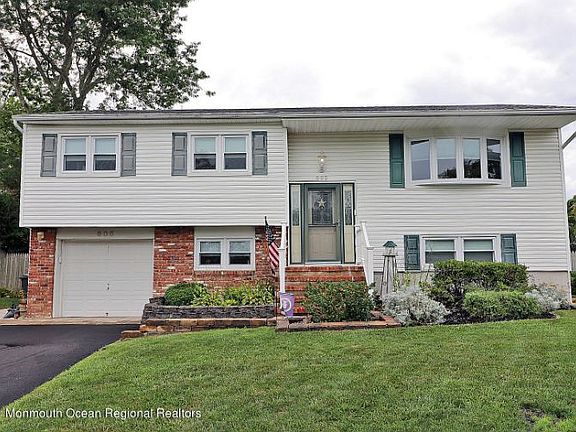 2nd image of 605 Deer Ln