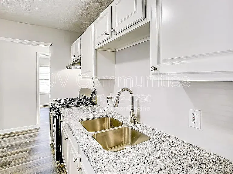 1118 Madison Ave — Photo 3