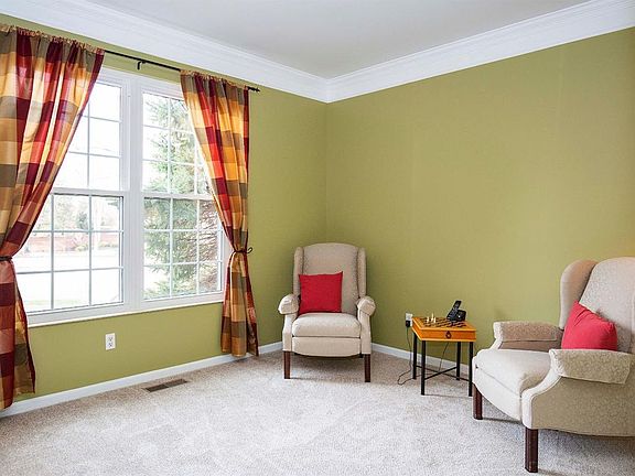 4th image of 1762 Millbrook Ln