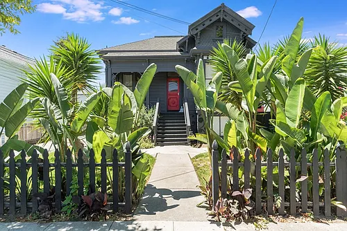 2108 San Antonio Ave #6 - Studio | 1 bath | Upper unit Photo 1