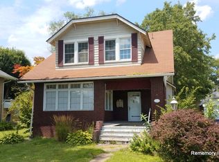 1121 Freeport Rd, Natrona Heights, PA 15065