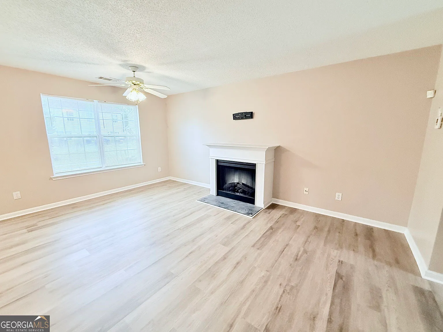 2 bed, 2.5 bath, 1137 sqft, $1,450 — Photo 2