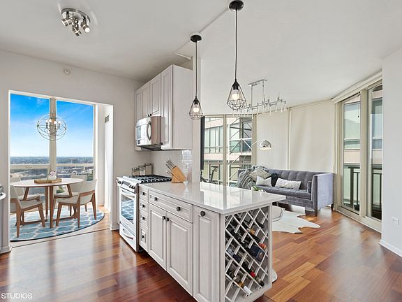 3rd image of 645 N Kingsbury St APT 2201