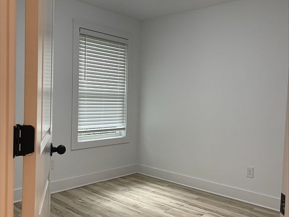 4th image of 113 Wayne Ave Unit B
