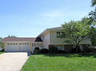 2S057 Churchill Ln, Glen Ellyn, IL 60137