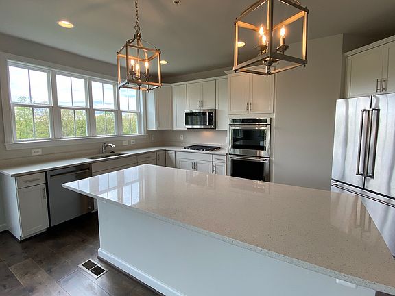 4th image of 2421 Morgans Point Dr