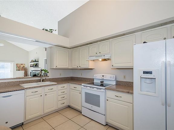 5th image of 303 Sanddollar Ct