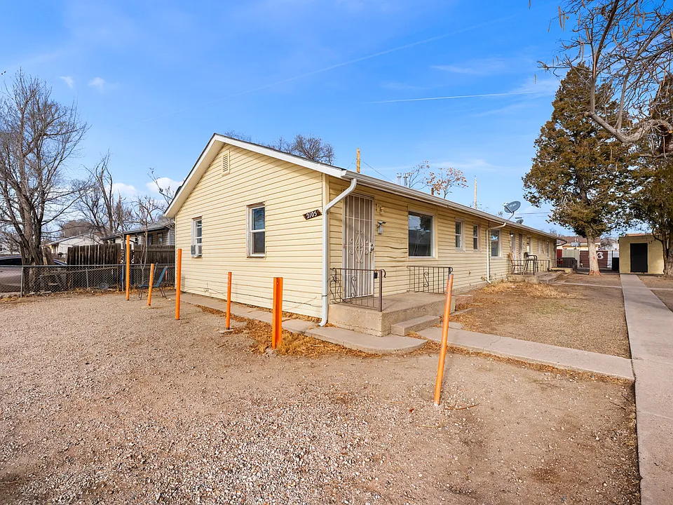 2105 E 5th St #3