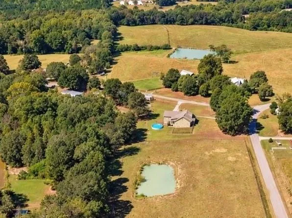 5789 County Road 1141, Vinemont, AL 35179