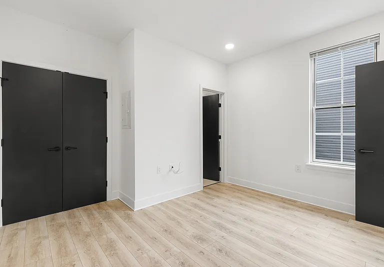 943 Washington Ave #402 — Photo 13