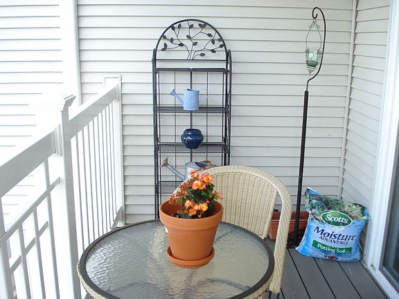 4th image of 704 Herndon Dr APT 202