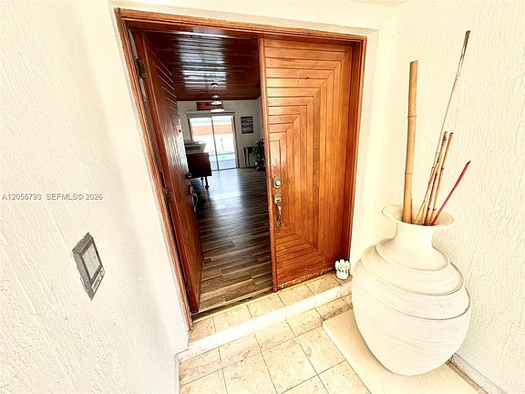 4th image of 18701 Wentworth Dr