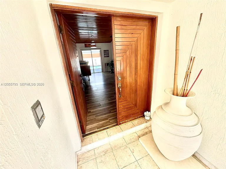 18701 Wentworth Dr — Photo 4