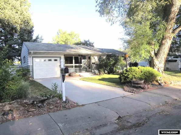 670 N 9th St, Lander, WY 82520