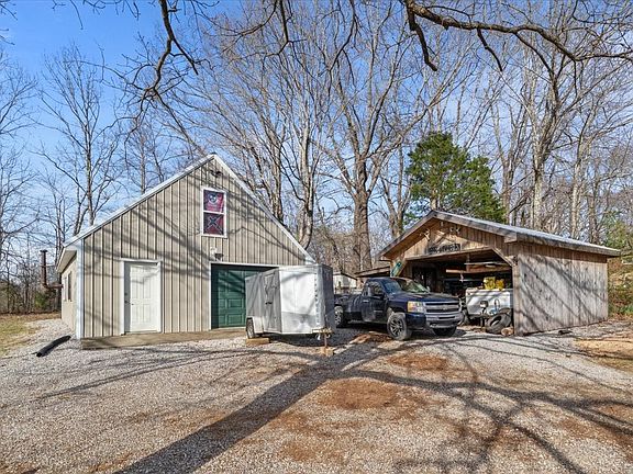 3rd image of 1515 Hayshed Rd