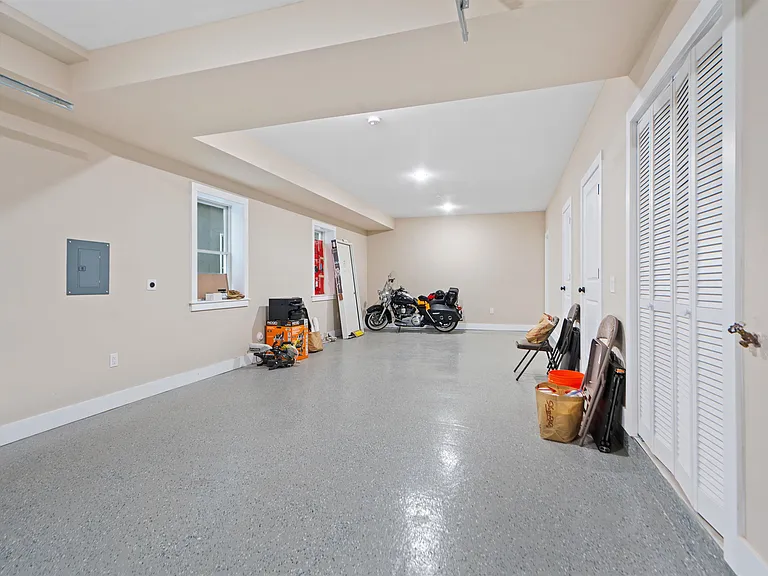277 Pearsall Ave — Photo 25