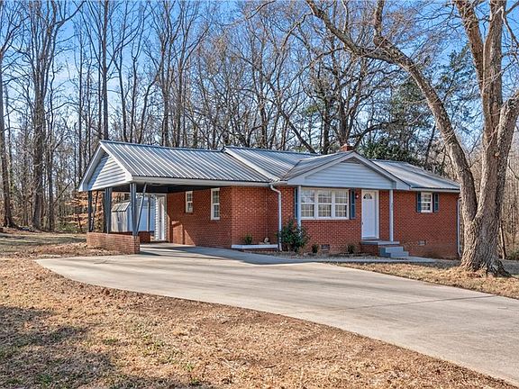 4th image of 453 Albert Dr