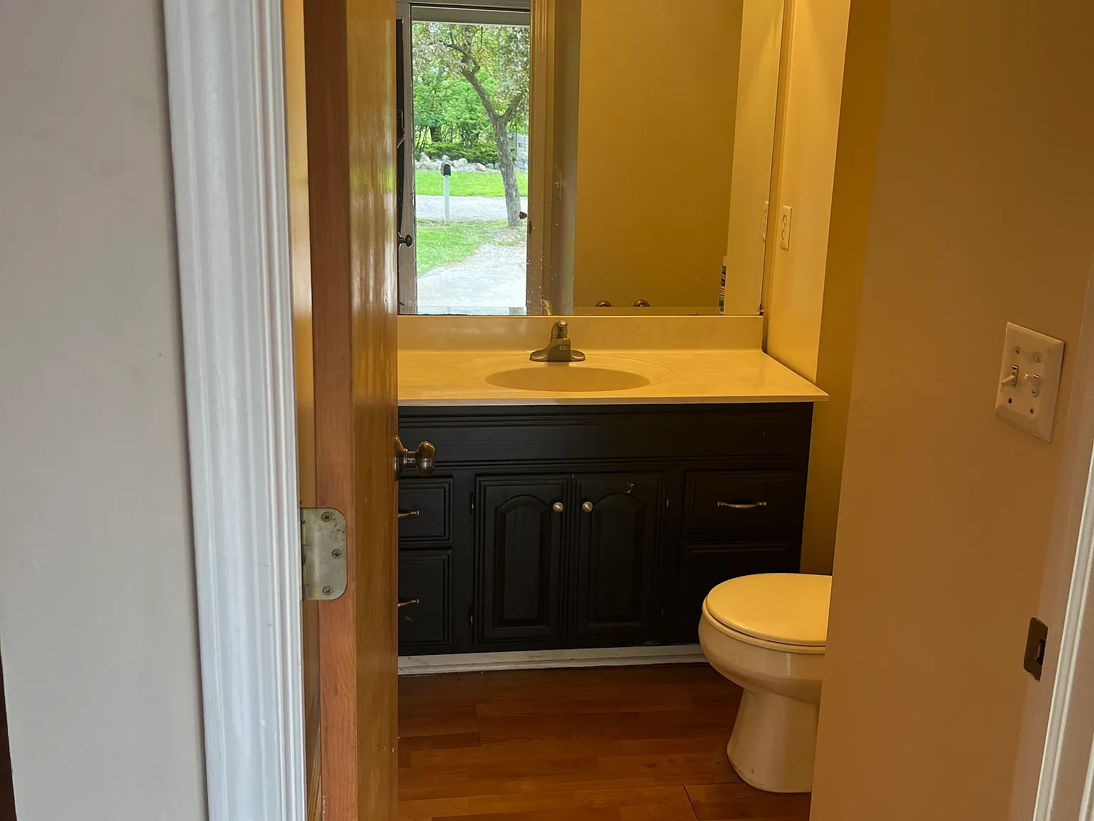 3 bed, 1.5 bath, 1254 sqft, $2,000 — Photo 2