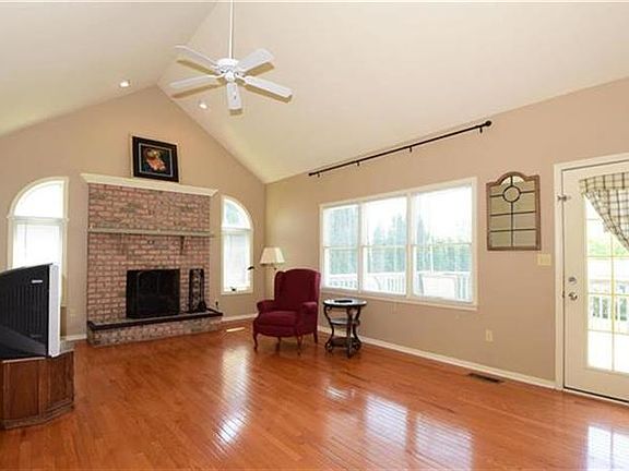5th image of 120 Mill Race Dr
