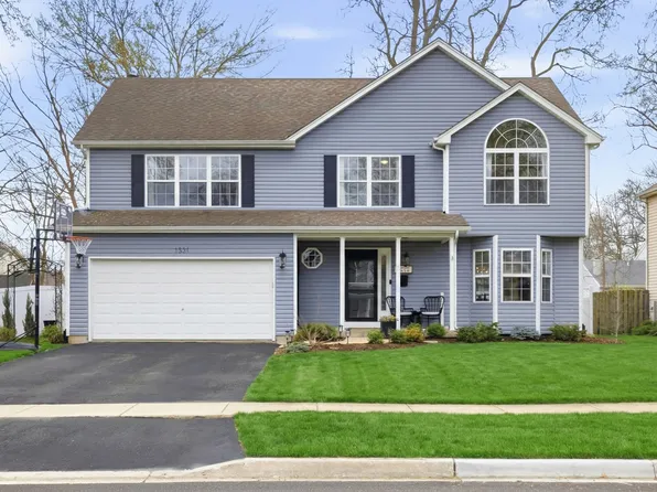 1331 S 7th St, St Charles, IL 60174