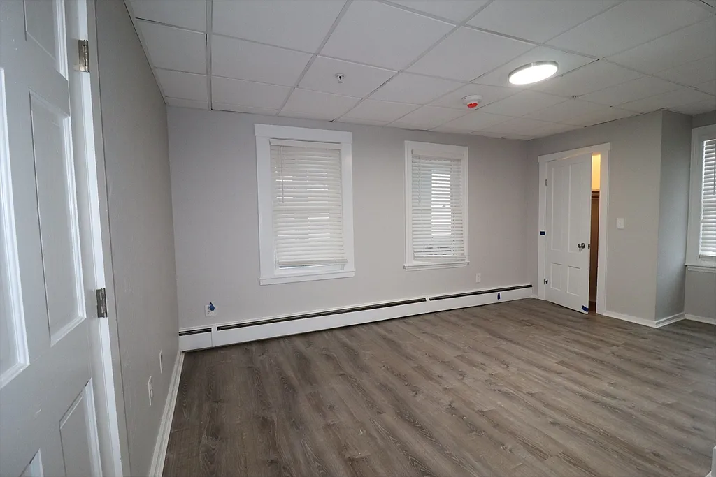 1 bed, 1.0 bath, 999 sqft, $1,650 — Photo 2