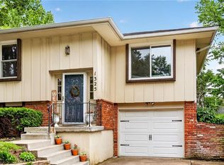 1325 E 123rd St, Olathe, KS 66061