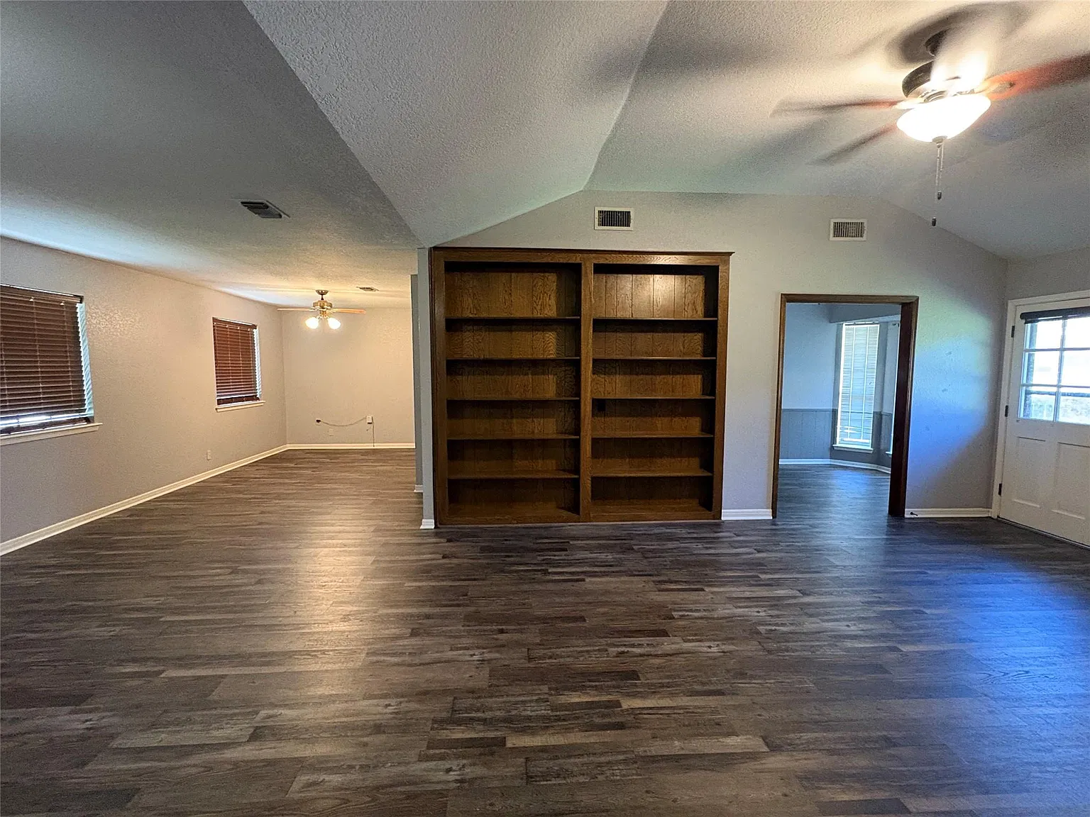 3 bed, 2.0 bath, 1694 sqft, $2,150 — Photo 4