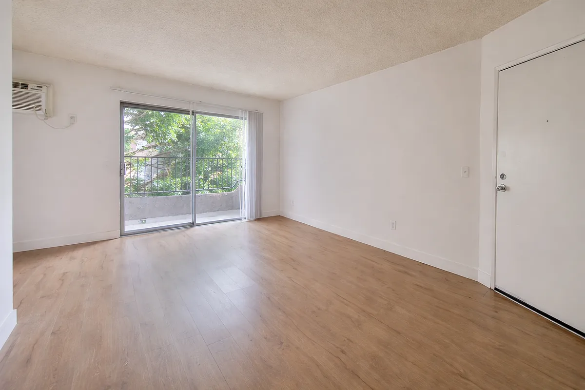 Building Photo - 3213 Geneva St #212