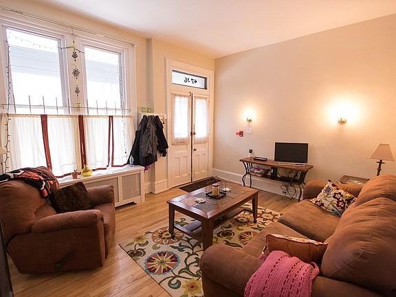 Front (living) room with tenant furnishings