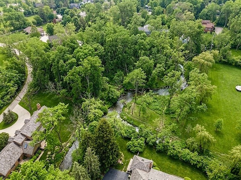 2nd image of 2060 Suffork Rd