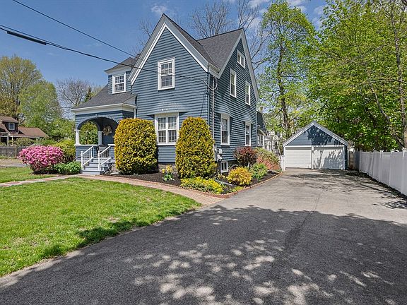 2nd image of 25 Hobart Ave