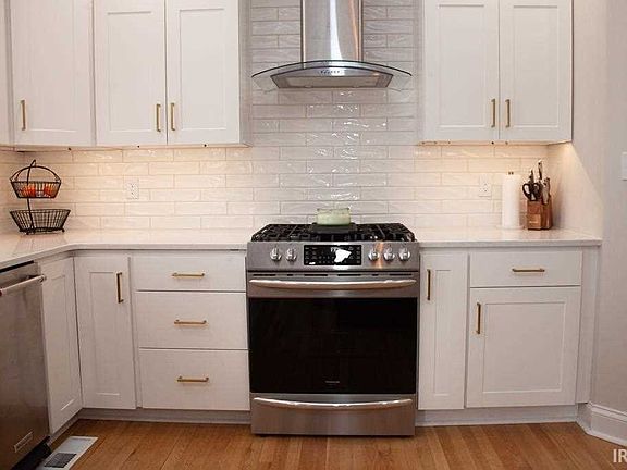 5th image of 521 Sandalwood Dr