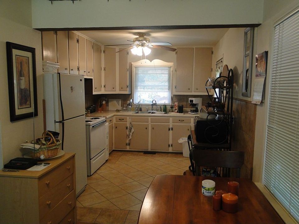 2nd image of 1402 Ozark St