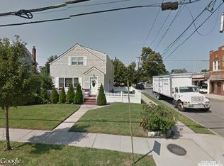 67 Elm St, Lynbrook, NY 11563