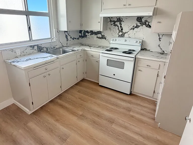 560 26th Ave #1 — Photo 2
