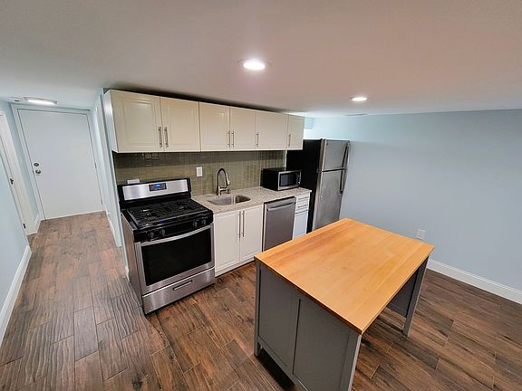 3rd image of 4849 N Sawyer Ave #G