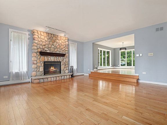 4th image of 10525 Bernice Dr