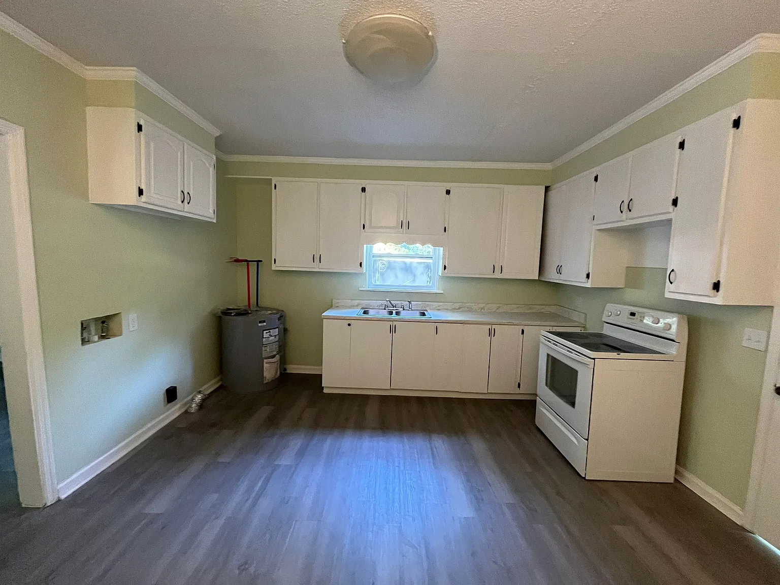 3 bed, 1100 sqft, $850 — Photo 4