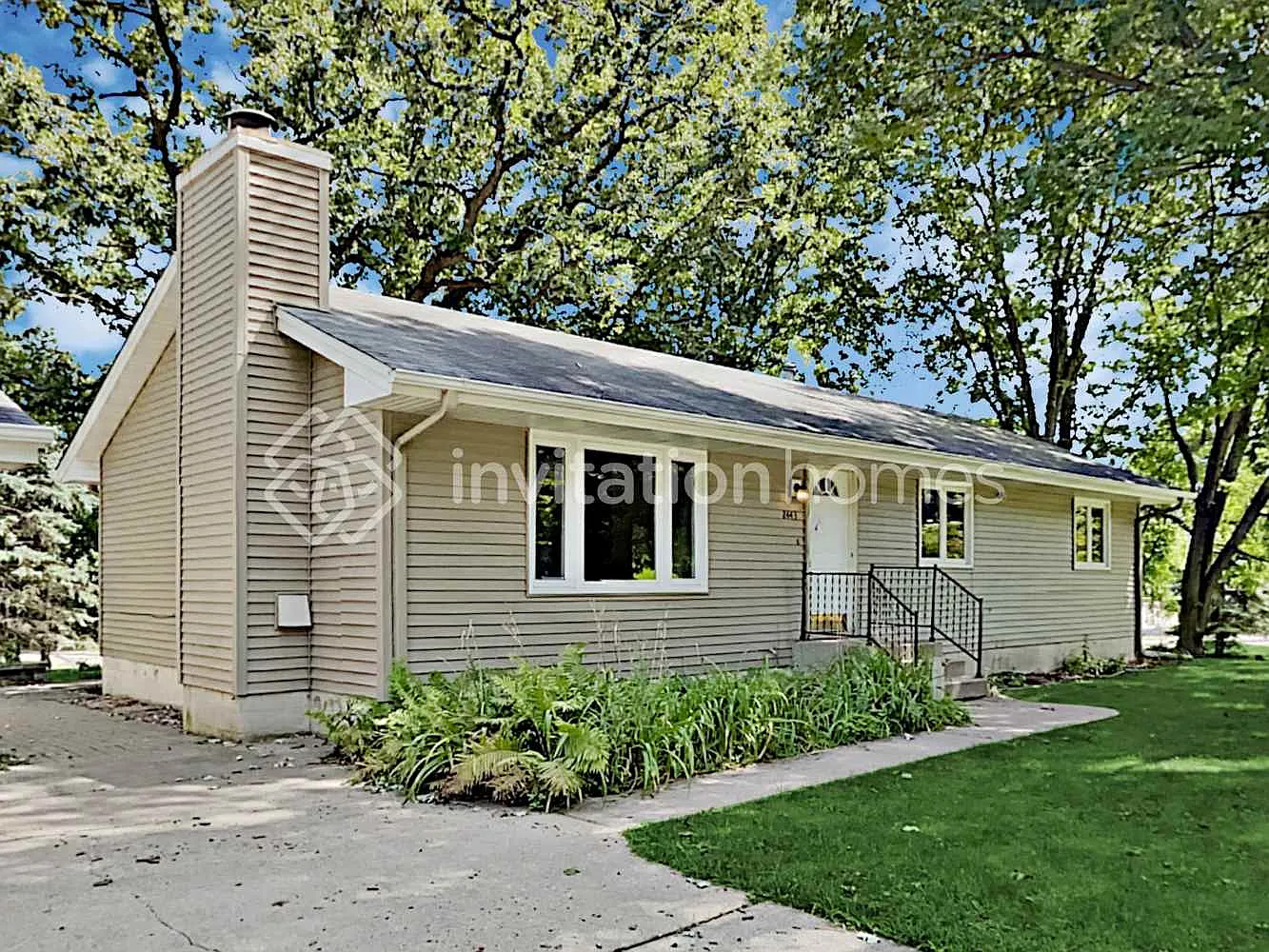 2443 Granada Ave N Oakdale, MN 55128 — Photo 1