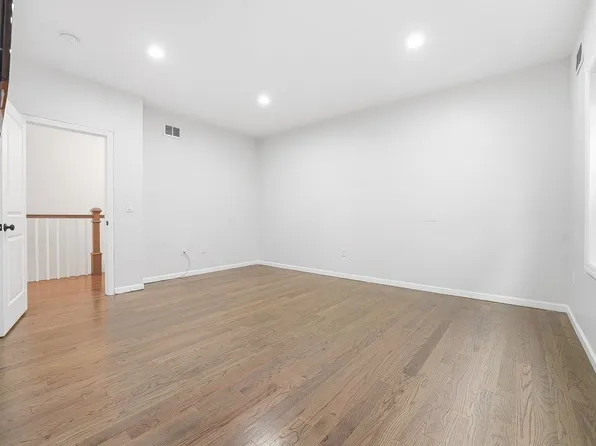 5103 Meadowview Avenue image 9 of 28