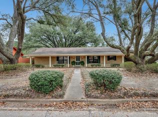 542 E Oak Ln, Nacogdoches, TX 75961