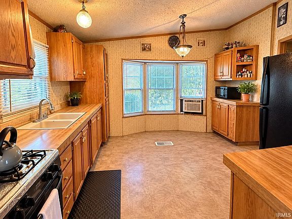 2nd image of 435 Turpie St