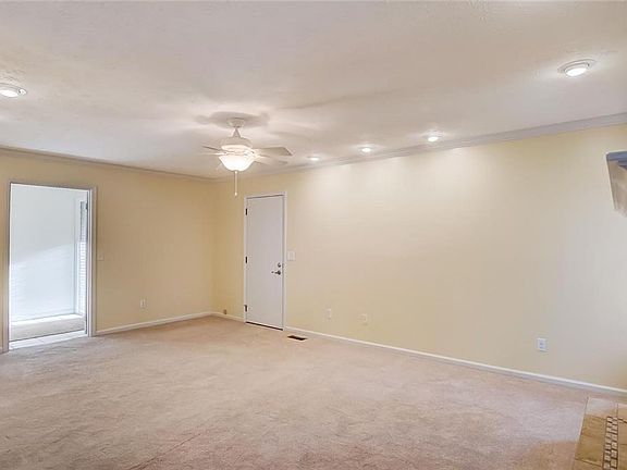 5th image of 75 Hawthorne Glen Trl