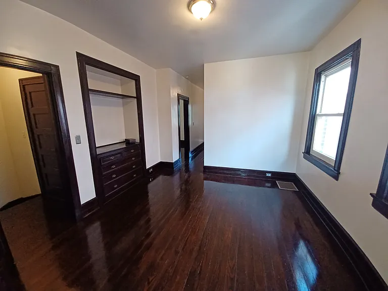 262 Bond St — Photo 19