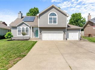 5416 NE Sunshine Dr, Lees Summit, MO 64064
