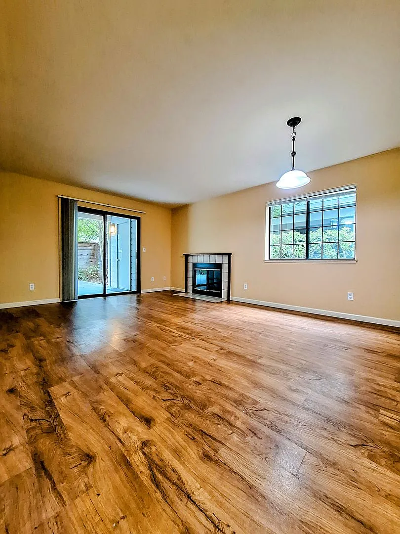 Building Photo - 6930 Chantel Ct #8