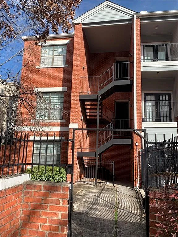 2 bed, 2.0 bath, 802 sqft, $1,750 — Photo 1