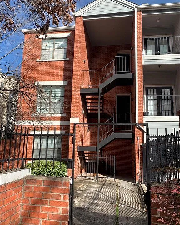 712 W 21st St #101