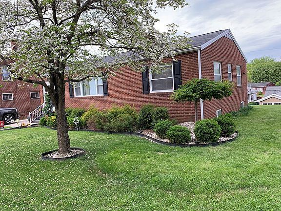 3rd image of 2732 Gilbert Ave
