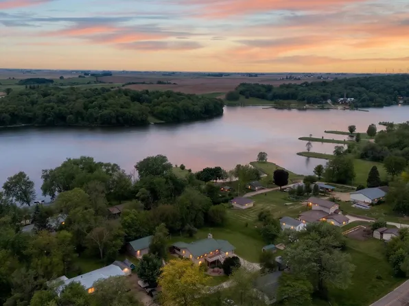 2172 Anchor Dr, Garwin, IA 50632